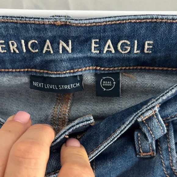 American Eagle Outfitters Women's Dark Blue Cropped Jeans/short - Picture 2 of 6